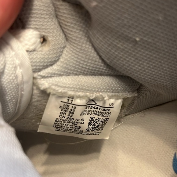 Size 11 Jordan 1 Retro High Hyper Royal Smoke - Picture 9 of 9